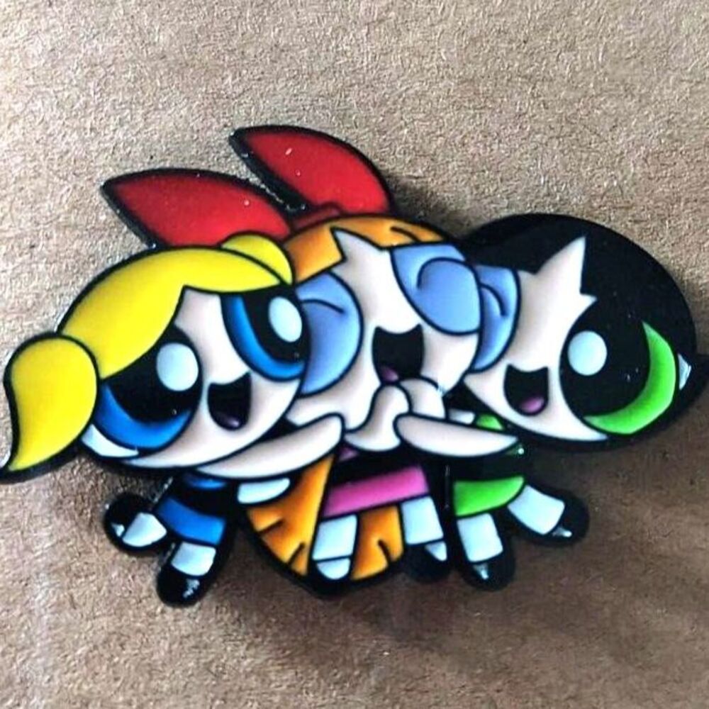 Vintage Powerpuff Girls Hug Enamel Pin – Classic 90s Cartoon Collectible